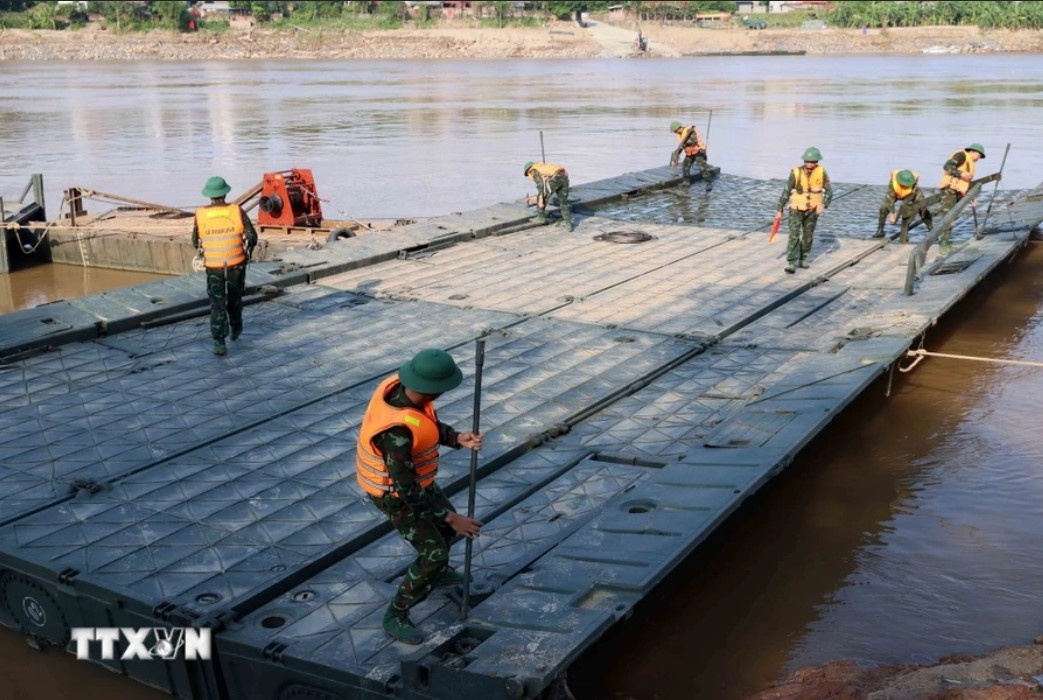 Cau Phong Chau bi sap anh 8