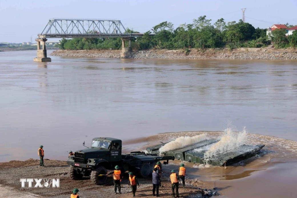 Cau Phong Chau bi sap anh 9