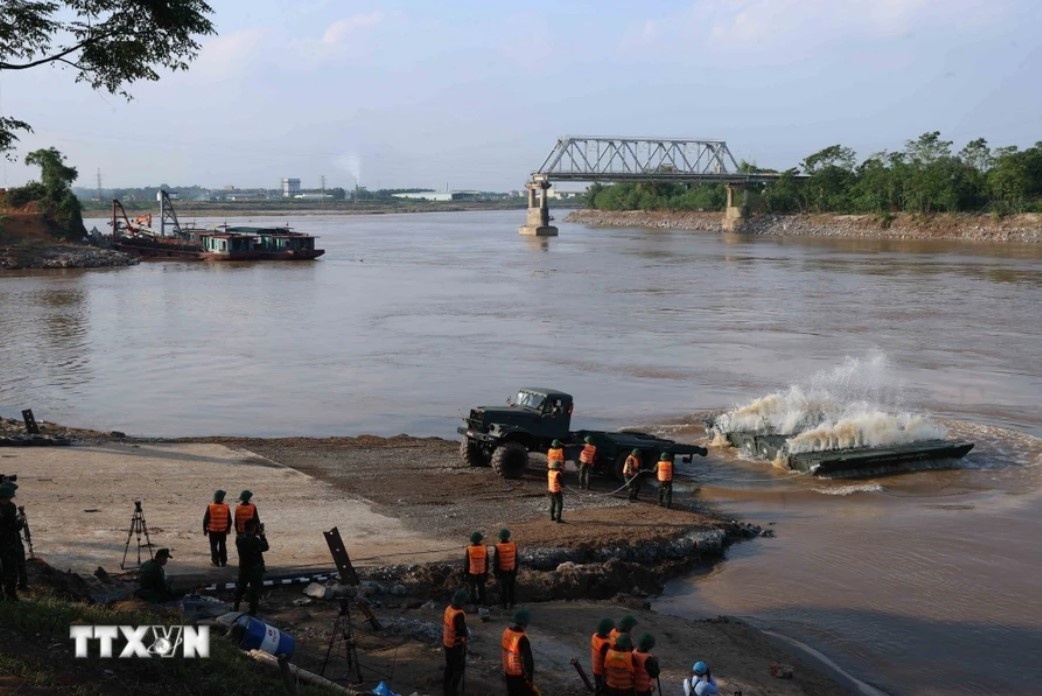 Cau Phong Chau bi sap anh 10