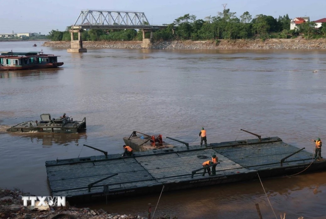 Cau Phong Chau bi sap anh 11