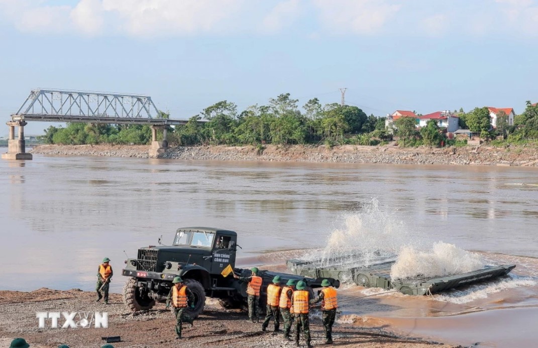 Cau Phong Chau bi sap anh 17