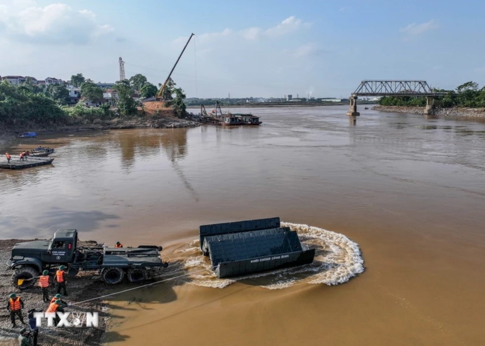 Cau Phong Chau bi sap anh 19