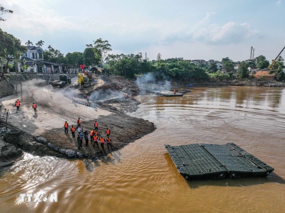 Cau Phong Chau bi sap anh 20
