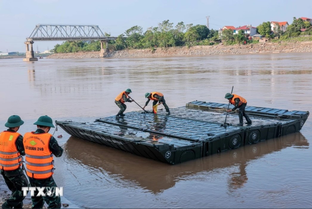 Cau Phong Chau bi sap anh 21