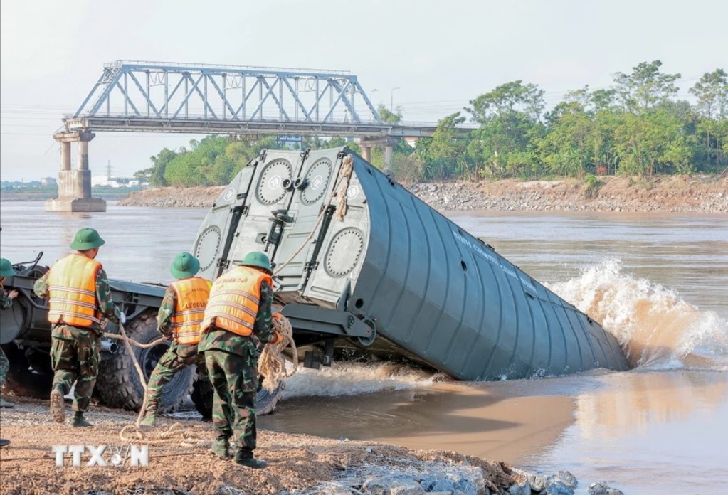 Cau Phong Chau bi sap anh 22