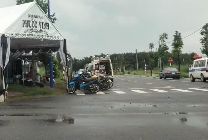 Sau cai va, chong tu vong duoi banh xe tai vo cam lai hinh anh