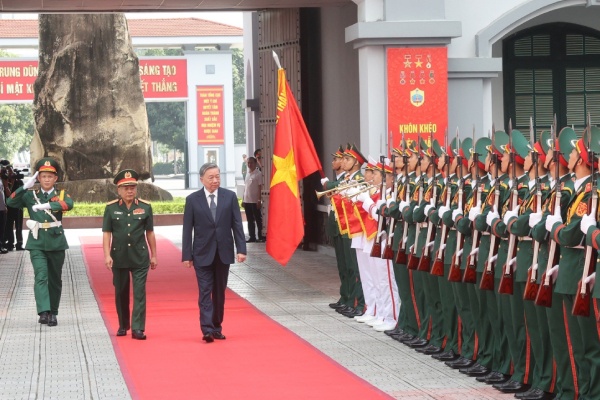 Tong Bi thu, Chu tich nuoc To Lam den tham va lam viec voi Tong cuc II hinh anh