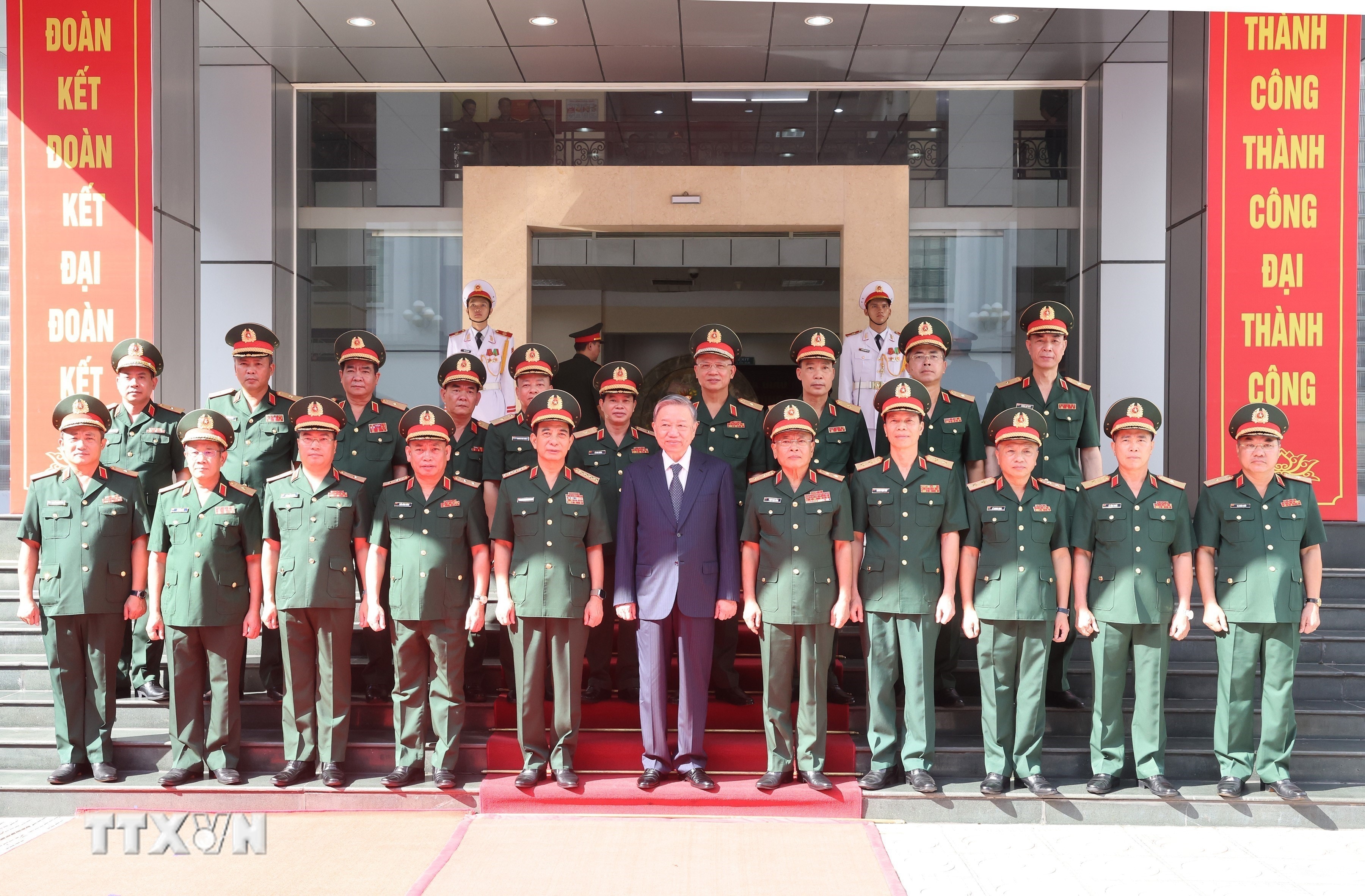 Tong Bi thu,  Chu tich nuoc anh 7