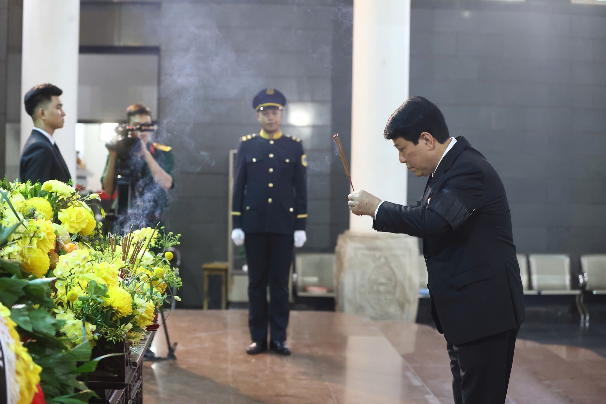 Thuong truc Ban Bi thu vieng phu nhan Dai tuong Vo Nguyen Giap hinh anh