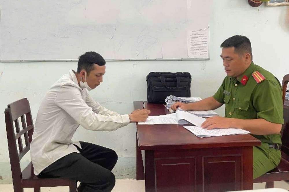 Khoi to tai xe xe tai tong dut lia hai chan nu sinh hinh anh