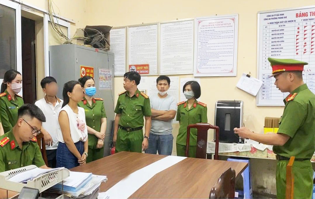 Bat doi tuong chong doi xu ly vi pham moi truong o Bac Ninh hinh anh