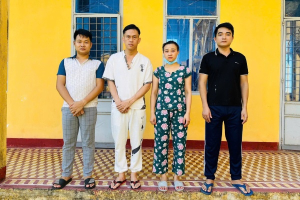 Bat nhom doi tuong lap san chung khoan 'ao' lua hang chuc ty dong hinh anh