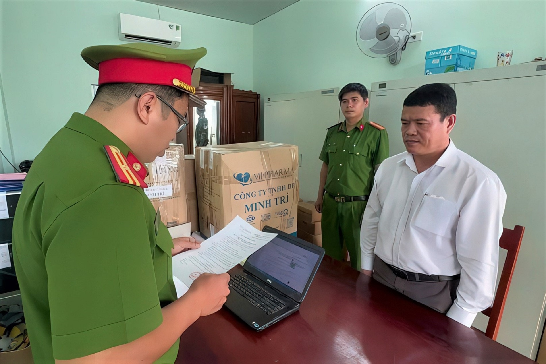 Khoi to chu tich xa va nhieu bi can vu cong trinh 3,8 ty bi that thoat hinh anh