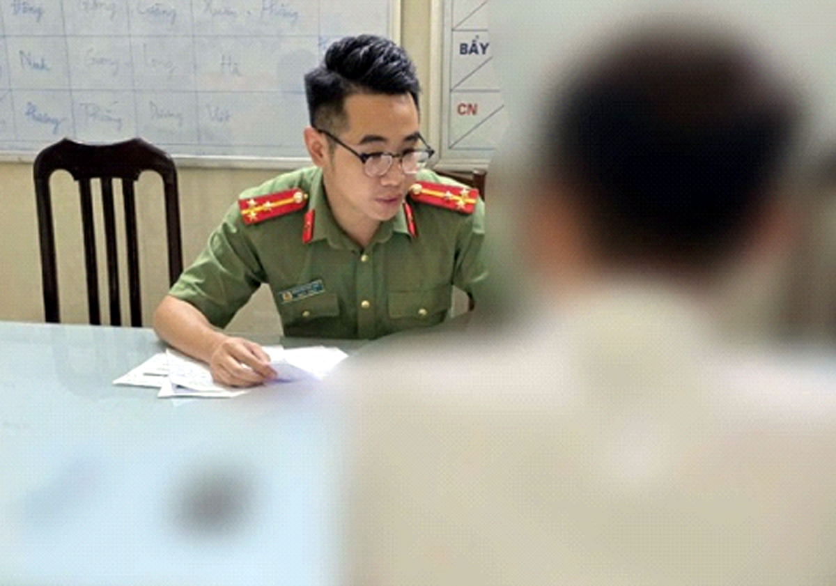 'Bao chot' canh sat giao thong, thanh nien bi phat 7,5 trieu dong hinh anh