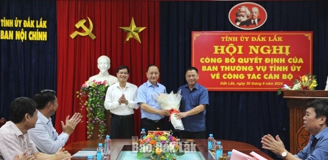 Dieu dong nhan su anh 2