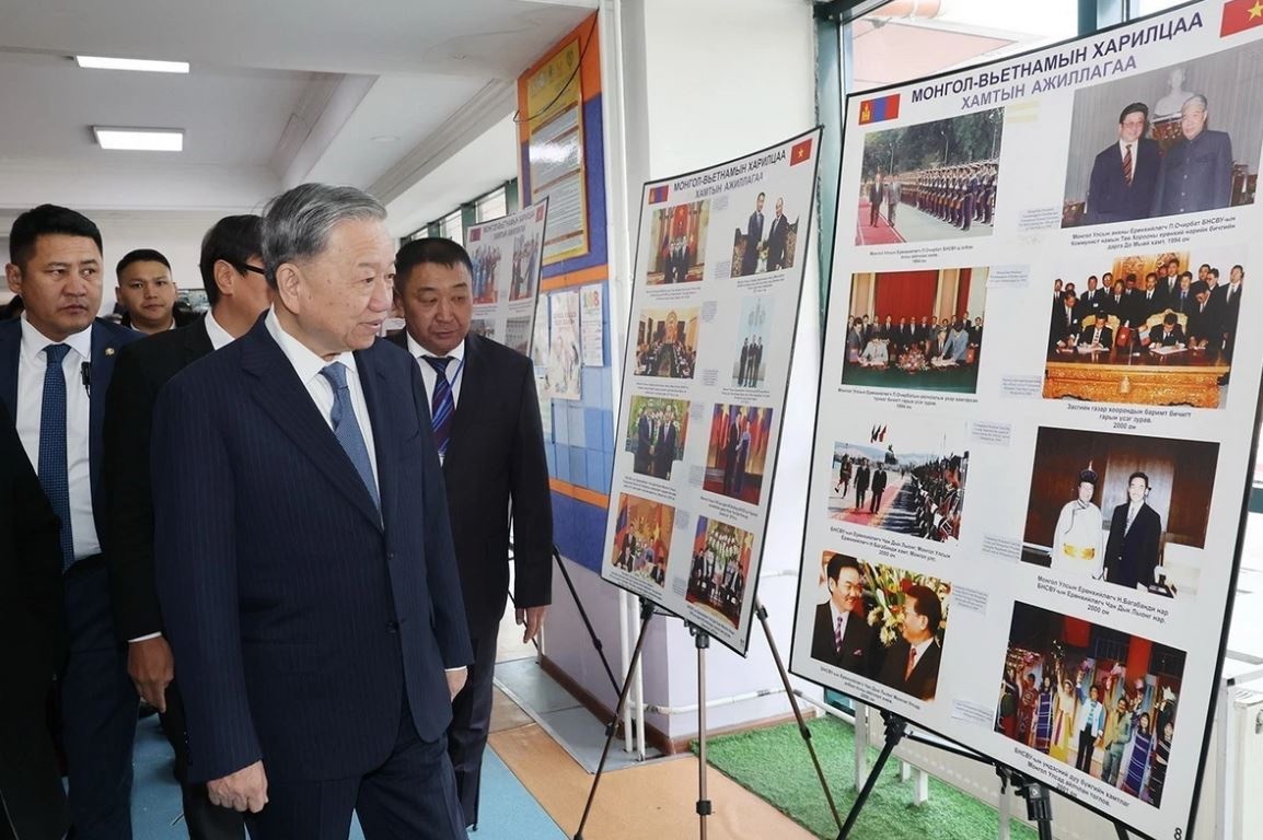 Tong Bi thu, Chu tich nuoc gap go cong dong nguoi Viet tai Mong Co hinh anh