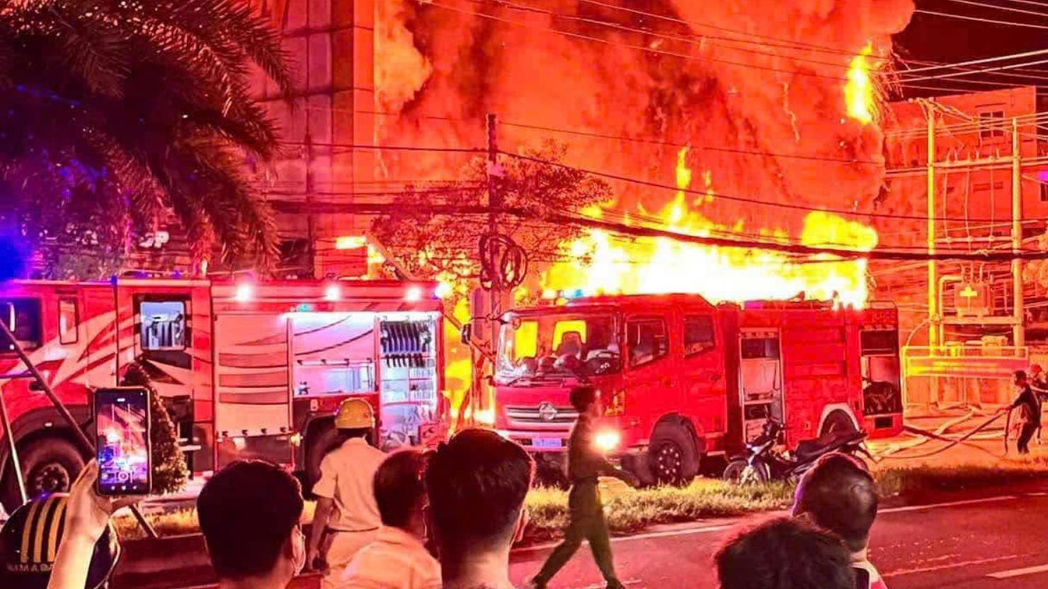 Cua hang dien may o An Giang chay du doi luc rang sang hinh anh