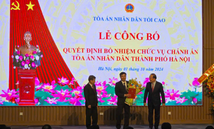 Cong bo quyet dinh bo nhiem Chanh an Toa an nhan dan TP. Ha Noi hinh anh