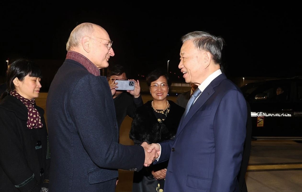 Tong Bi thu, Chu tich nuoc den Paris, bat dau chuyen lam viec tai Phap hinh anh