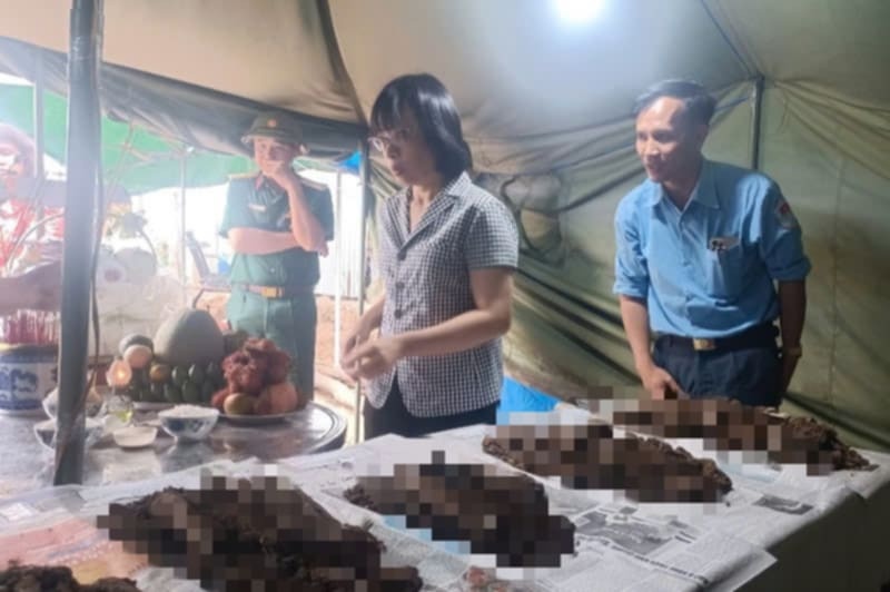 Dao mong lam nha, phat hien 37 bo hai cot hinh anh