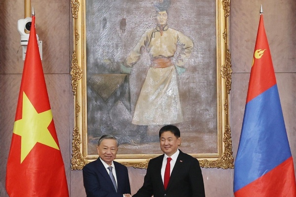 Hai nha lanh dao Viet Nam va Mong Co chung kien Le ky van kien hop tac hinh anh