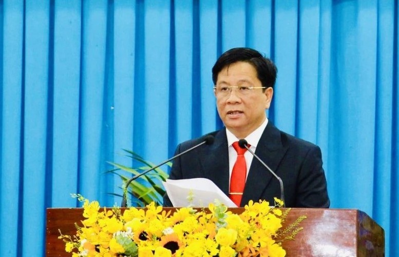 Ong Ho Van Mung giu chuc Chu tich UBND tinh An Giang hinh anh