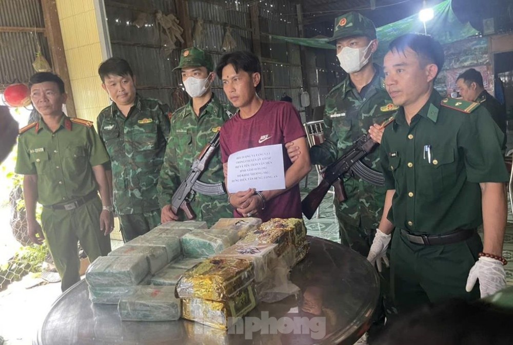 Bo doi Bien phong dau tranh, thu giu hon 1,3 tan ma tuy hinh anh