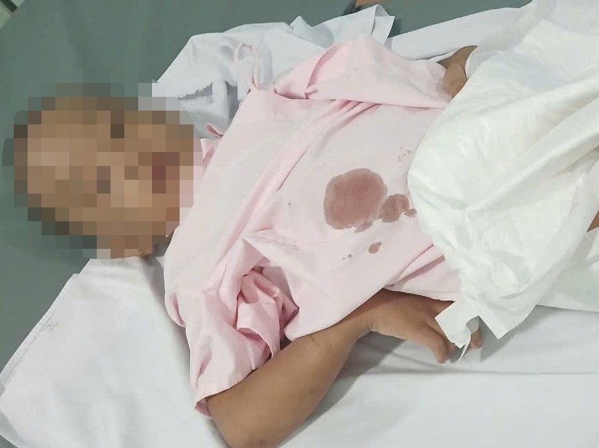 Bat nguoi cha cung nhan tinh vu be trai 6 tuoi nghi bi bao hanh hinh anh