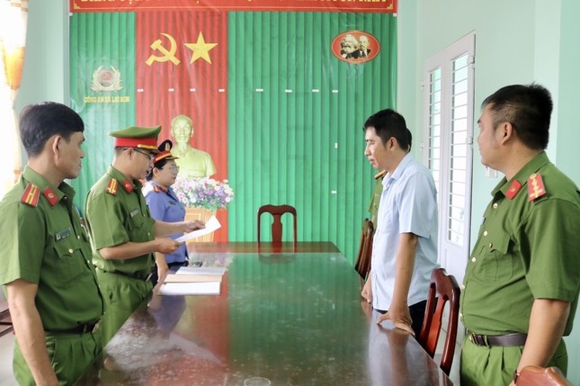 Can bo dia chinh giup nguoi phu nu chiem doat 32 ty dong hinh anh