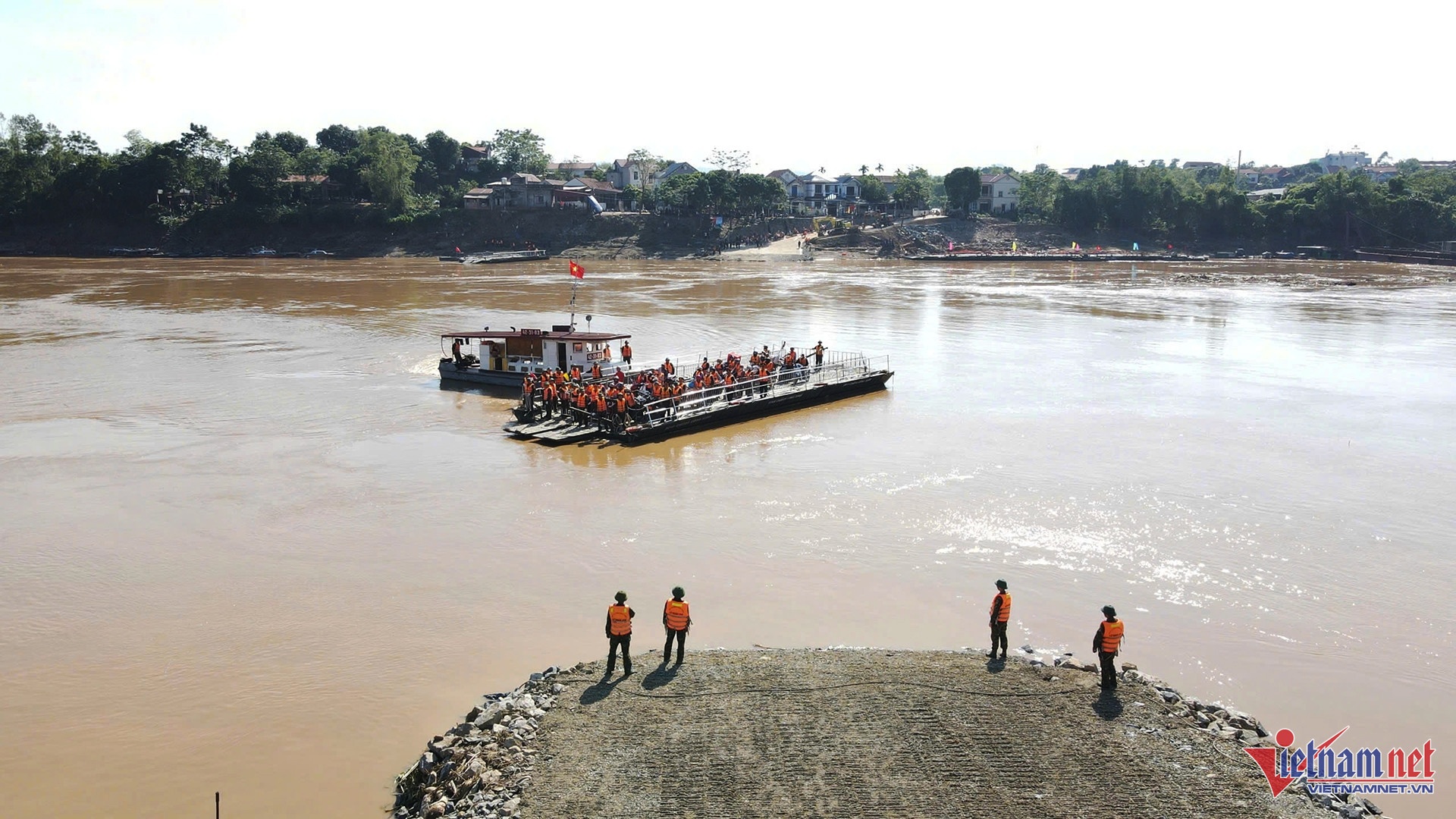 cau phao Phong Chau anh 1