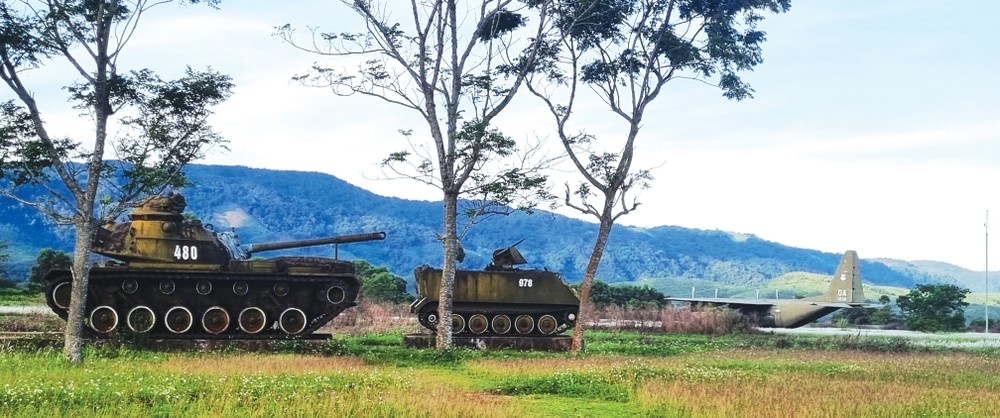 TP.HCM May bay C-119 anh 1