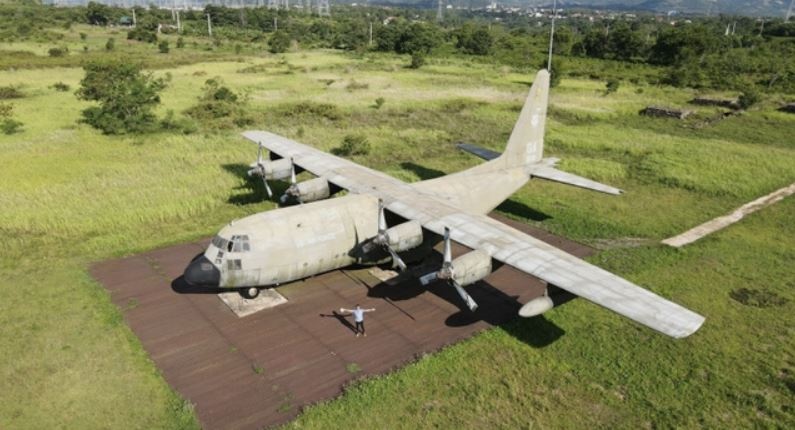 TP.HCM ho tro 4 ty dong de dua may bay C-119 ve san bay Ta Con hinh anh