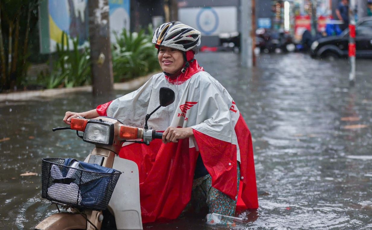 Thoi tiet 9/10: Khu vuc Quang Tri - Khanh Hoa co mua rat to hinh anh