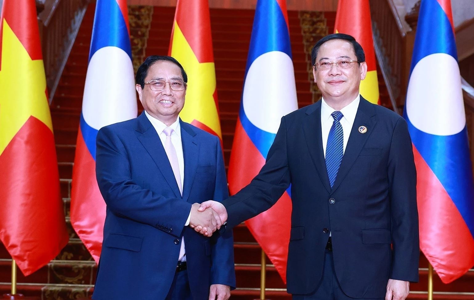 Thu tuong Pham Minh Chinh hoi kien Thu tuong Lao, Chu tich ASEAN 2024 hinh anh