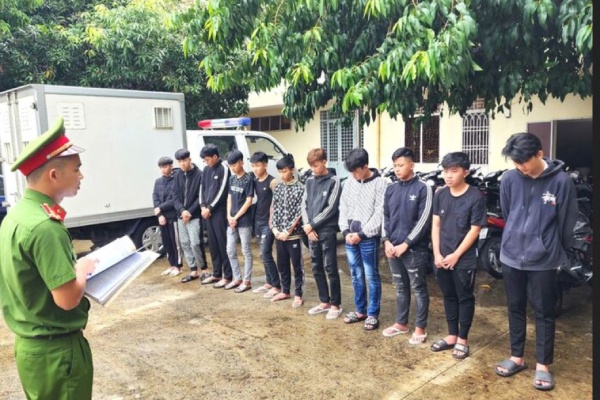 Đuổi chém nhau,  Trên đường phố,  Đà Nẵng ảnh 1 Duoi chem nhau,  Tren duong pho,  Da Nang anh 1