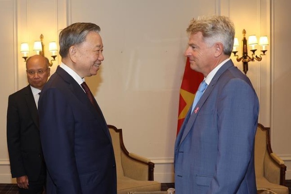 Tong Bi thu, Chu tich nuoc tiep Bi thu toan quoc Dang Cong san Phap hinh anh