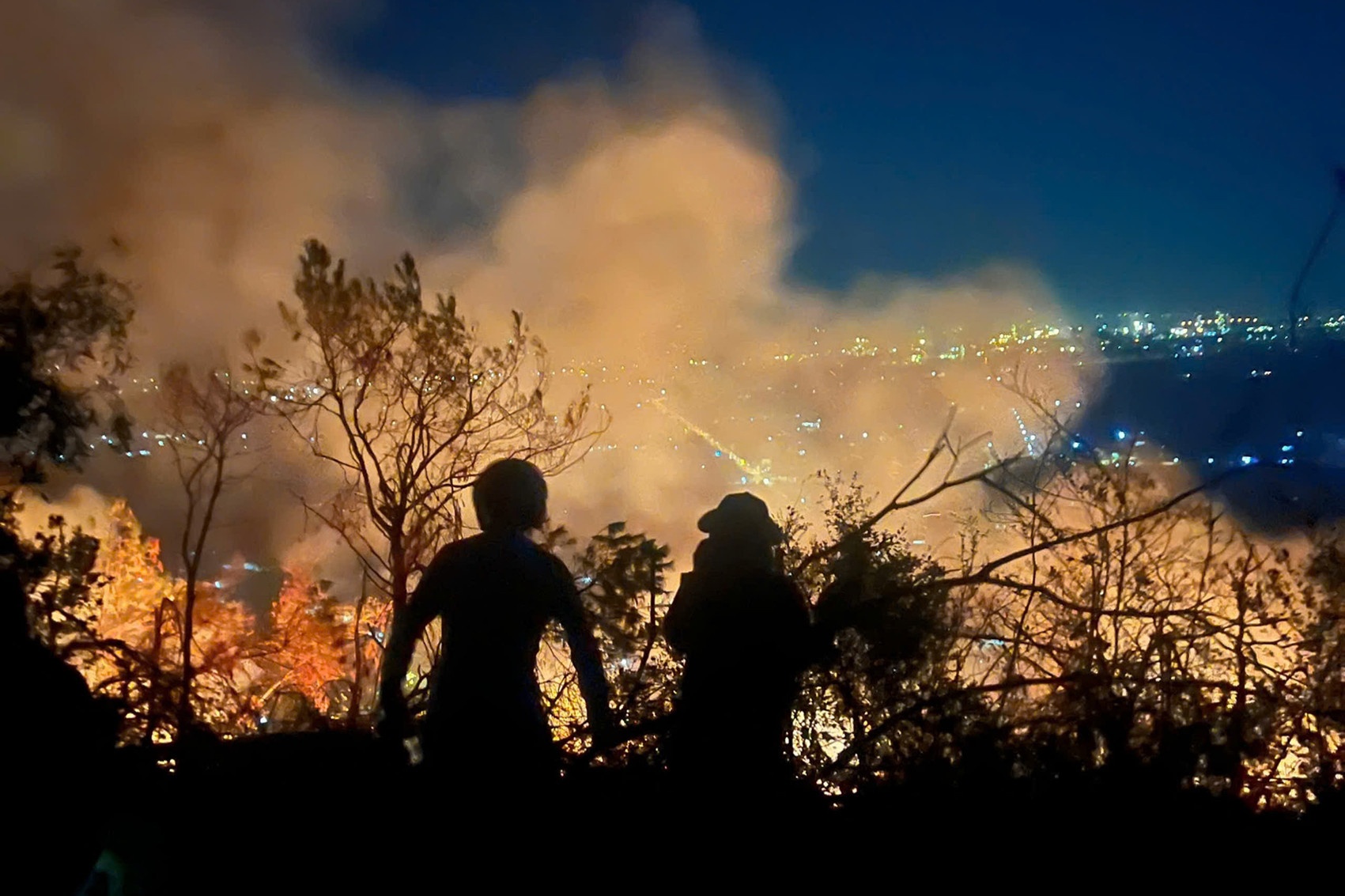 700 nguoi cang minh suot 15 gio chua chay rung o Hai Duong hinh anh