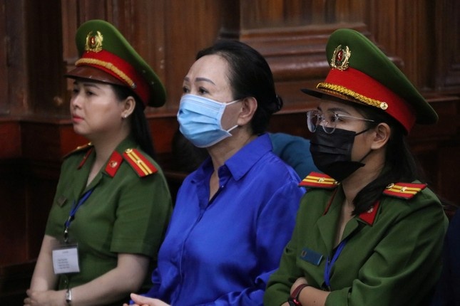 Nhom ban Truong My Lan da chuan bi 3.000 ty de giup khac phuc hau qua hinh anh