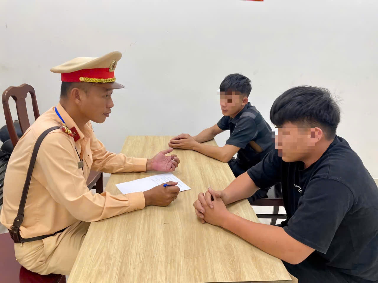 Nồng độ cồn,  Tài xế bỏ ôtô ảnh 1 Nong do con,  Tai xe bo oto anh 1