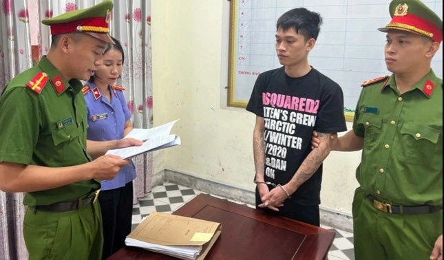 Lừa bán vé xe,  Nguyễn Đức Triệu ảnh 1 Lua ban ve xe,  Nguyen Duc Trieu anh 1