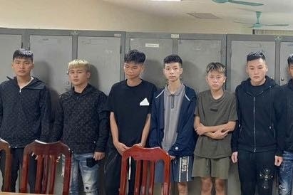 Tam giu 10 thanh nien vu au da trong dem vi nghi bi 'nhin deu' hinh anh