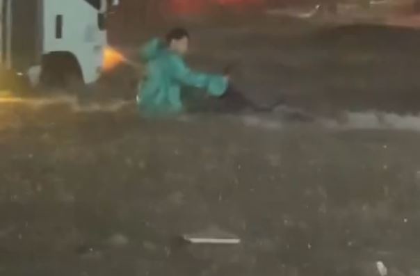 Ngap sau sau mua lon o Binh Duong hinh anh