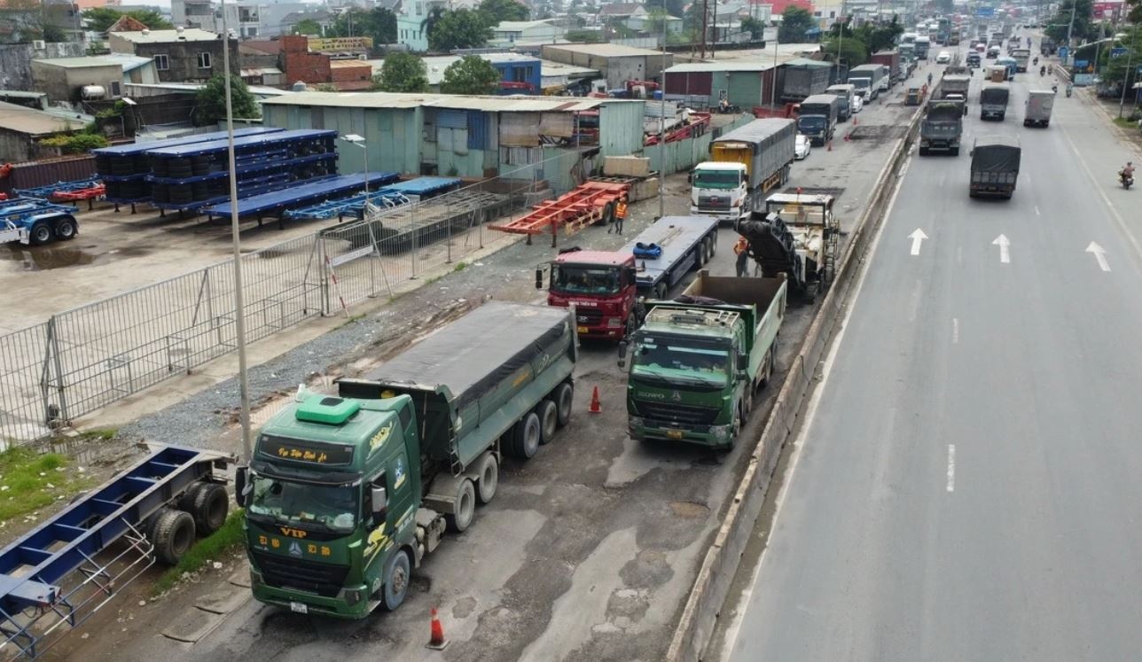 Cong bo tinh trang khan cap ve thien tai tren Quoc lo 51 hinh anh