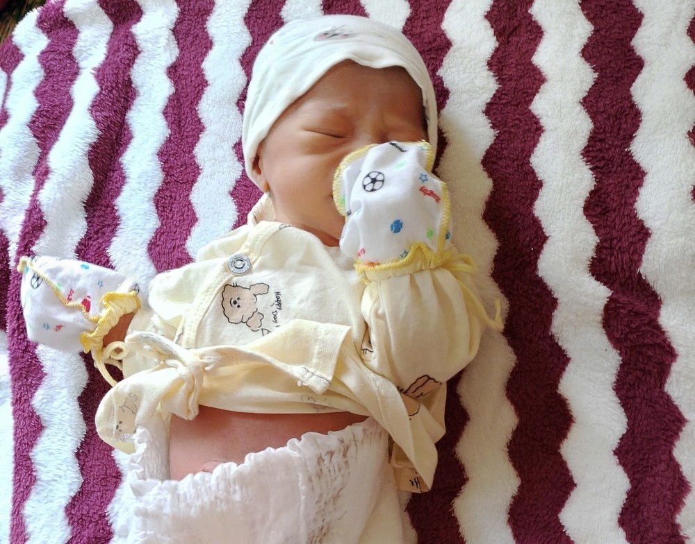 Be trai bi bo roi cung la thu 'cam ket' khong quay lai tim hinh anh