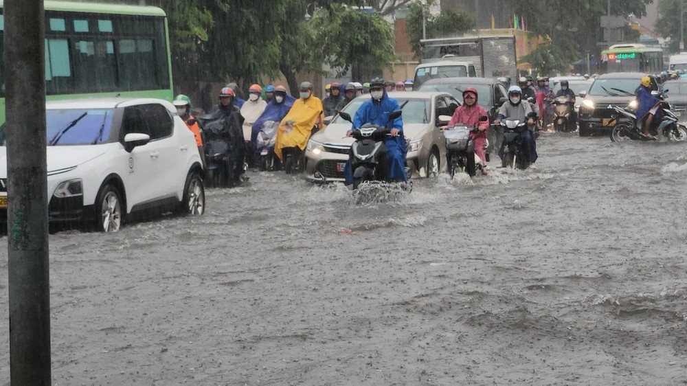 TP.HCM va Nam bo tiep tuc don mua lon cuoi tuan hinh anh