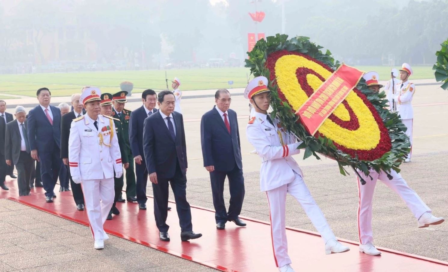 Lanh dao Dang, Nha nuoc vao Lang vieng Bac Ho hinh anh