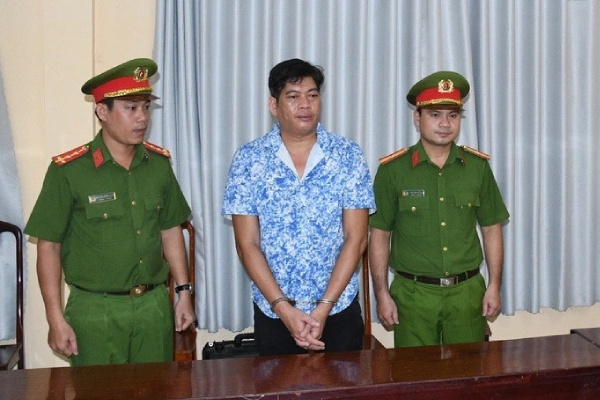 Bat ga dan ong lam nhuc nguoi khac hinh anh