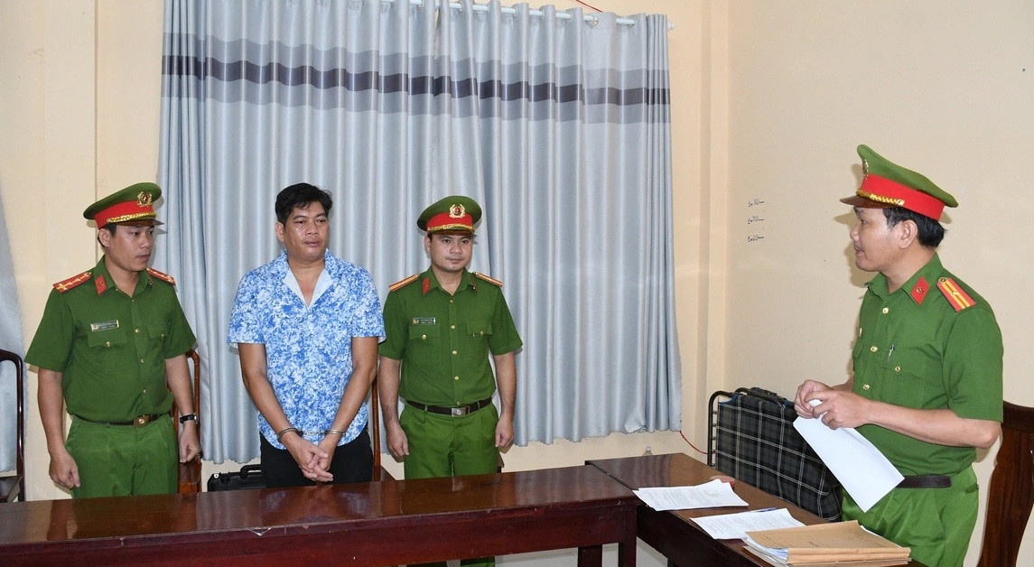 Lam nhuc nguoi khac,  Kim Oanh anh 1