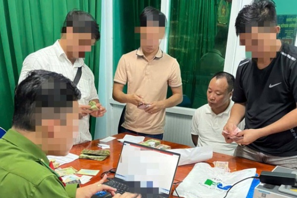 Nguoi ban chao long lua 'chay an' cho dai gia khoang san o Binh Thuan hinh anh