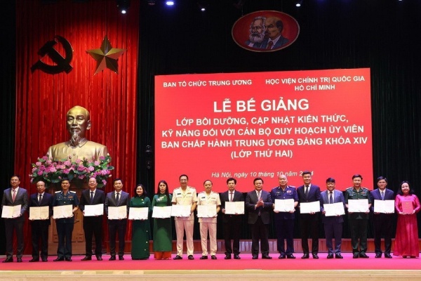 Be giang Lop boi duong can bo quy hoach Uy vien TW Dang khoa XIV hinh anh